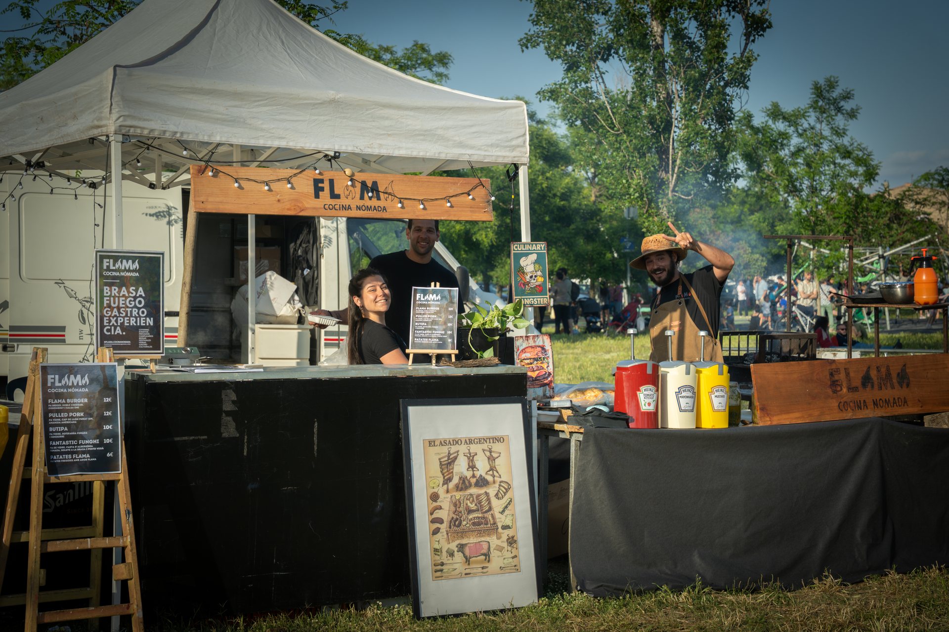 Puesto de Flama en un festival